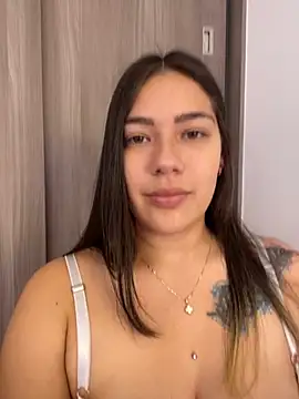 Snapshot of Latina_vanessa chatting on 12/18/24, 08:14 Latina vanessa online show from 12/18/24, 08:14