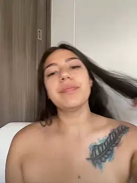 Snapshot of Latina_vanessa chatting on 01/18/25, 10:06 Latina vanessa online show from 01/18/25, 10:06