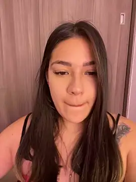 Snapshot of Latina_vanessa chatting on 02/14/25, 02:50 Latina vanessa online show from 02/14/25, 02:50