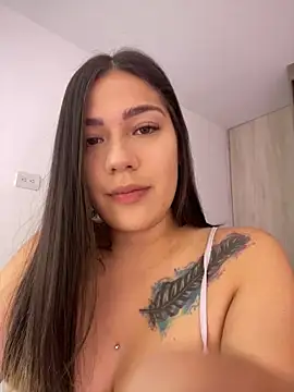 Snapshot of Latina_vanessa chatting on 02/25/25, 09:46 Latina vanessa online show from 02/25/25, 09:46