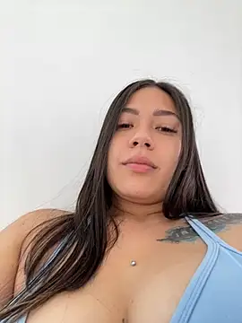 Snapshot of Latina_vanessa chatting on 03/21/25, 09:45 Latina vanessa online show from 03/21/25, 09:45