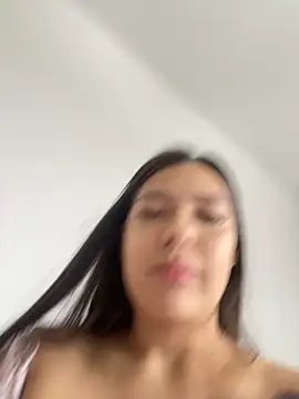 Latina vanessa online show from 09/27/25, 05:18