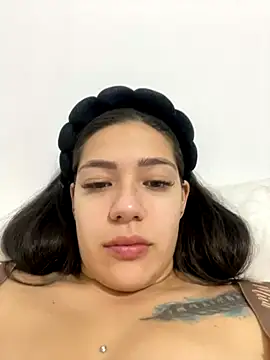 Snapshot of Latina_vanessa chatting on 10/31/25, 04:13 Latina vanessa online show from 10/31/25, 04:13