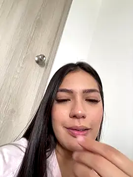 Snapshot of Latina_vanessa chatting on 11/16/25, 04:34 Latina vanessa online show from 11/16/25, 04:34