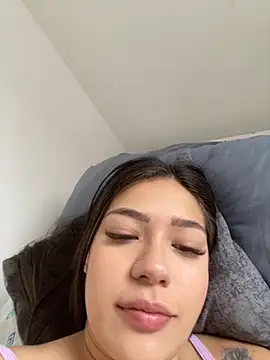 Snapshot of Latina_vanessa chatting on 11/22/25, 01:54 Latina vanessa online show from 11/22/25, 01:54