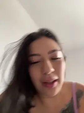 Snapshot of Latina_vanessa chatting on 11/27/25, 01:02 Latina vanessa online show from 11/27/25, 01:02