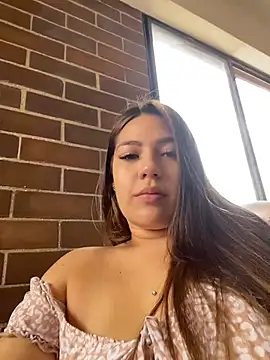 Latina vanessa online show from 06/19/26, 07:17