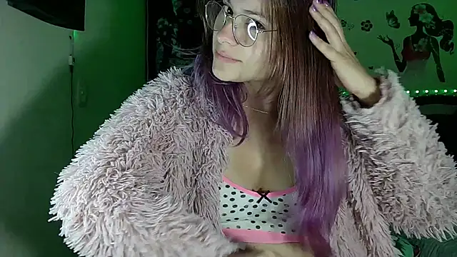 Snapshot of Elith_20 chatting on 10/13/25, 03:28 Elith 20 online show from 10/13/25, 03:28