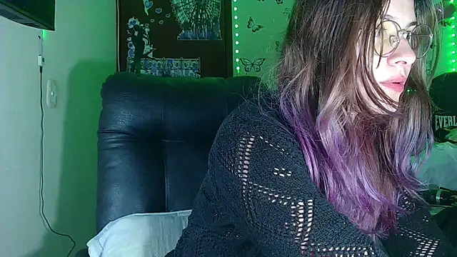 Snapshot of Elith_20 chatting on 10/16/25, 04:02 Elith 20 online show from 10/16/25, 04:02