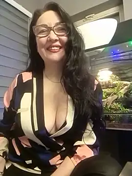 Snapshot of CamilleDesire chatting on 12/16/24, 05:00 CamilleDesire online show from 12/16/24, 05:00