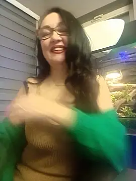 Snapshot of CamilleDesire chatting on 12/18/24, 04:39 CamilleDesire online show from 12/18/24, 04:39