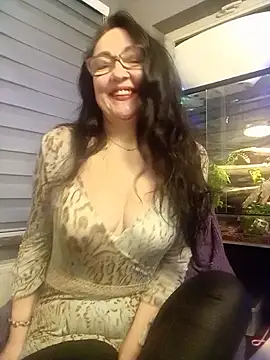 Snapshot of CamilleDesire chatting on 12/21/24, 04:25 CamilleDesire online show from 12/21/24, 04:25