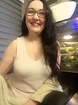 Snapshot of CamilleDesire chatting on 12/24/24, 05:23 CamilleDesire online show from 12/24/24, 05:23