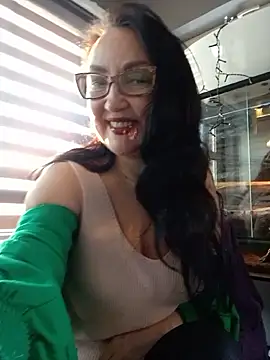 Snapshot of CamilleDesire chatting on 03/15/25, 04:54 CamilleDesire online show from 03/15/25, 04:54