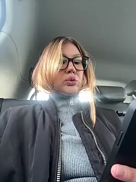 RinaCat online show from 10/13/25, 05:18