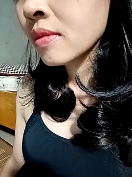 Snapshot of Hana_love20 chatting on 11/16/25, 08:31 Hana love20 online show from 11/16/25, 08:31