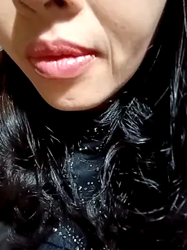 Snapshot of Hana_love20 chatting on 11/24/25, 06:29 Hana love20 online show from 11/24/25, 06:29