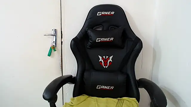 Snapshot of IceBellaCane313 chatting on 09/16/25, 12:28 IceBellaCane313 online show from 09/16/25, 12:28