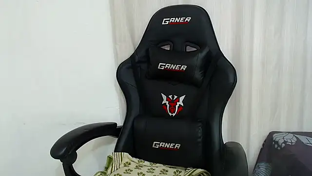 Snapshot of IceBellaCane313 chatting on 09/19/25, 02:40 IceBellaCane313 online show from 09/19/25, 02:40