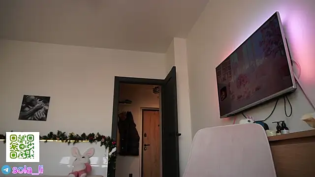 Snapshot of Sola_LI chatting on 12/23/25, 04:21 Sola LI online show from 12/23/25, 04:21