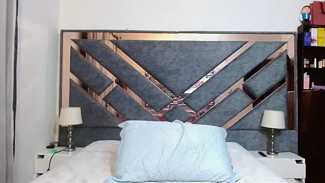 Snapshot of KarlaTesg chatting on 12/02/25, 10:42 KarlaTesg online show from 12/02/25, 10:42