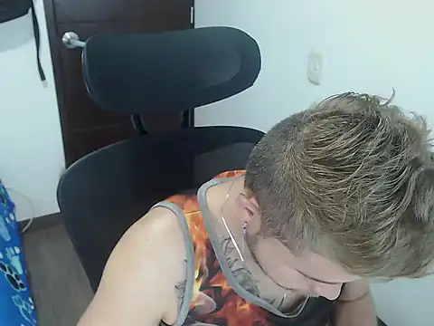 JOHANLEON1 online show from 10/22/25, 12:38