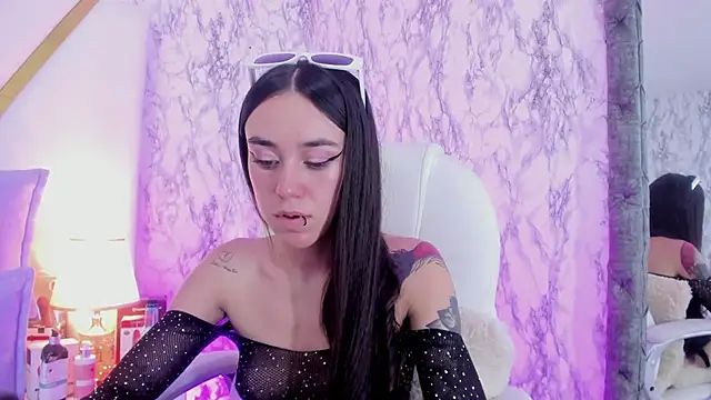 Snapshot of Athziry_ chatting on 12/11/24, 01:15 Athziry online show from 12/11/24, 01:15