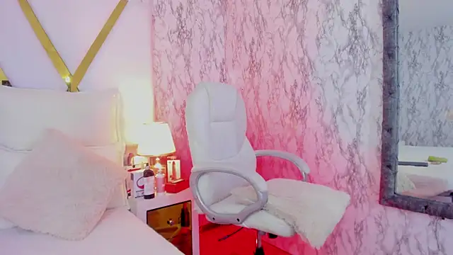 Snapshot of Athziry_ chatting on 12/13/24, 12:42 Athziry online show from 12/13/24, 12:42