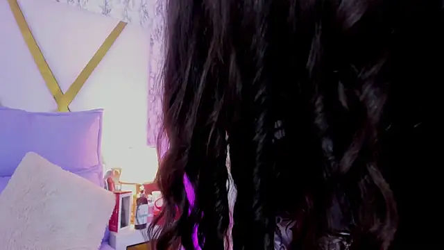 Snapshot of Athziry_ chatting on 12/13/24, 10:23 Athziry online show from 12/13/24, 10:23