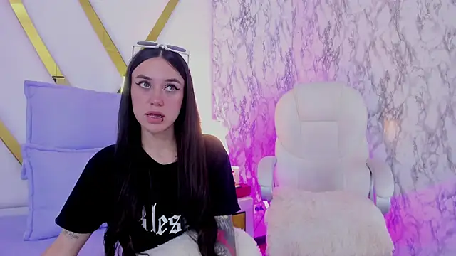 Snapshot of Athziry_ chatting on 12/14/24, 01:28 Athziry online show from 12/14/24, 01:28