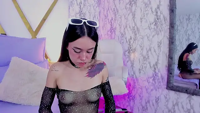 Snapshot of Athziry_ chatting on 12/15/24, 04:40 Athziry online show from 12/15/24, 04:40