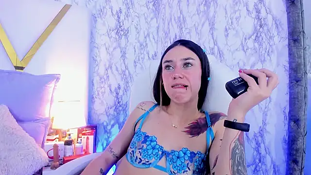 Snapshot of Athziry_ chatting on 01/10/25, 05:24 Athziry online show from 01/10/25, 05:24