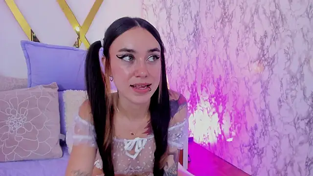 Snapshot of Athziry_ chatting on 01/17/25, 12:42 Athziry online show from 01/17/25, 12:42