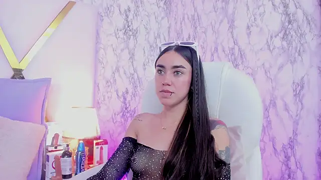 Snapshot of Athziry_ chatting on 01/25/25, 02:37 Athziry online show from 01/25/25, 02:37