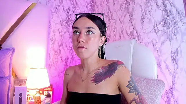 Snapshot of Athziry_ chatting on 02/24/25, 09:20 Athziry online show from 02/24/25, 09:20