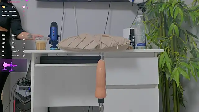 Snapshot of luckyalice_ chatting on 11/09/25, 07:56 luckyalice online show from 11/09/25, 07:56