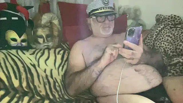 Snapshot of EroticVenetian chatting on 09/17/25, 09:38 EroticVenetian online show from 09/17/25, 09:38