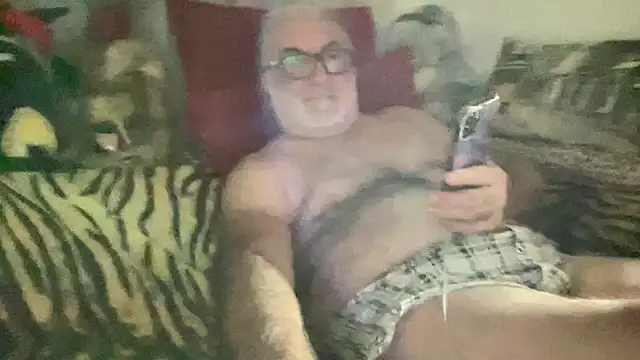 Snapshot of EroticVenetian chatting on 09/19/25, 08:42 EroticVenetian online show from 09/19/25, 08:42