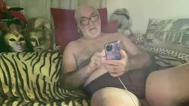 Snapshot of EroticVenetian chatting on 09/23/25, 08:12 EroticVenetian online show from 09/23/25, 08:12