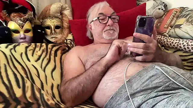 Snapshot of EroticVenetian chatting on 09/28/25, 12:10 EroticVenetian online show from 09/28/25, 12:10