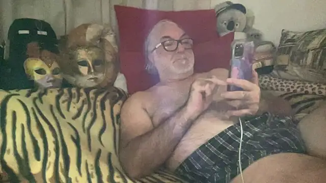 Snapshot of EroticVenetian chatting on 09/30/25, 07:35 EroticVenetian online show from 09/30/25, 07:35