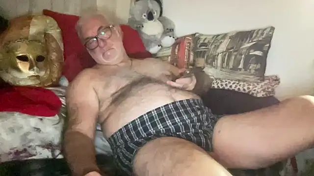 Snapshot of EroticVenetian chatting on 10/05/25, 09:34 EroticVenetian online show from 10/05/25, 09:34