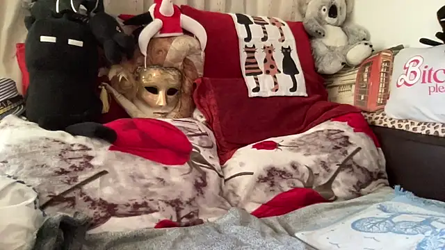 Snapshot of EroticVenetian chatting on 10/22/25, 02:39 EroticVenetian online show from 10/22/25, 02:39