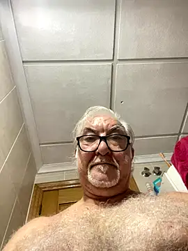 Snapshot of EroticVenetian chatting on 10/23/25, 06:06 EroticVenetian online show from 10/23/25, 06:06