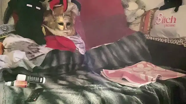 Snapshot of EroticVenetian chatting on 10/27/25, 08:07 EroticVenetian online show from 10/27/25, 08:07