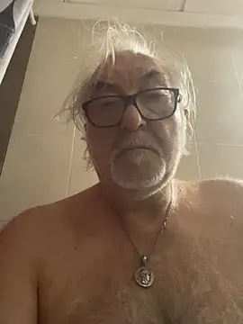 Snapshot of EroticVenetian chatting on 10/28/25, 08:18 EroticVenetian online show from 10/28/25, 08:18