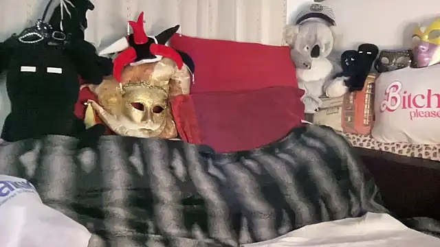 Snapshot of EroticVenetian chatting on 11/03/25, 06:47 EroticVenetian online show from 11/03/25, 06:47