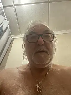 Snapshot of EroticVenetian chatting on 11/13/25, 06:23 EroticVenetian online show from 11/13/25, 06:23