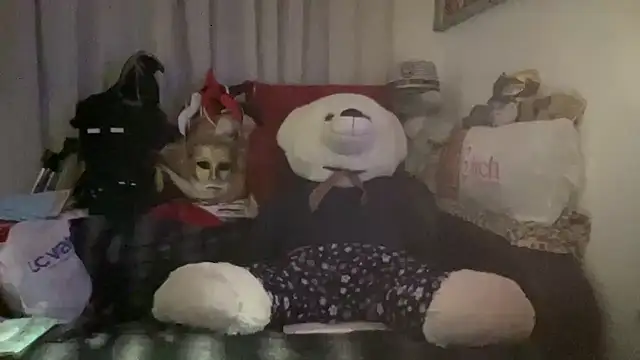 Snapshot of EroticVenetian chatting on 11/17/25, 05:46 EroticVenetian online show from 11/17/25, 05:46