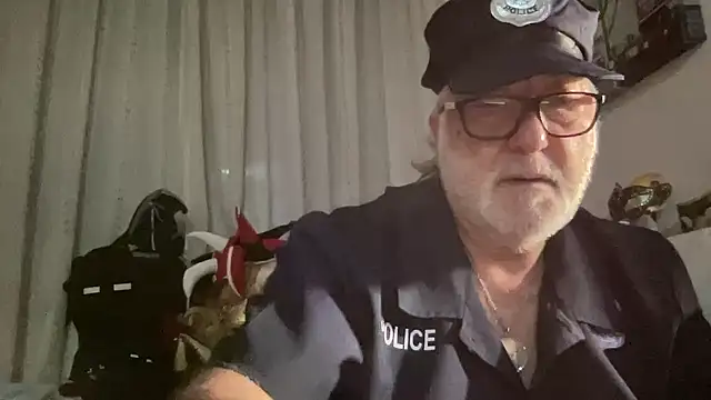 Snapshot of EroticVenetian chatting on 11/18/25, 06:51 EroticVenetian online show from 11/18/25, 06:51